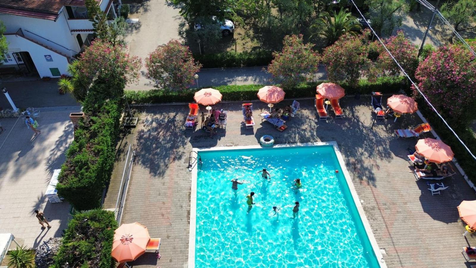 Viola Club Village & Camping Foce Varano Exterior foto